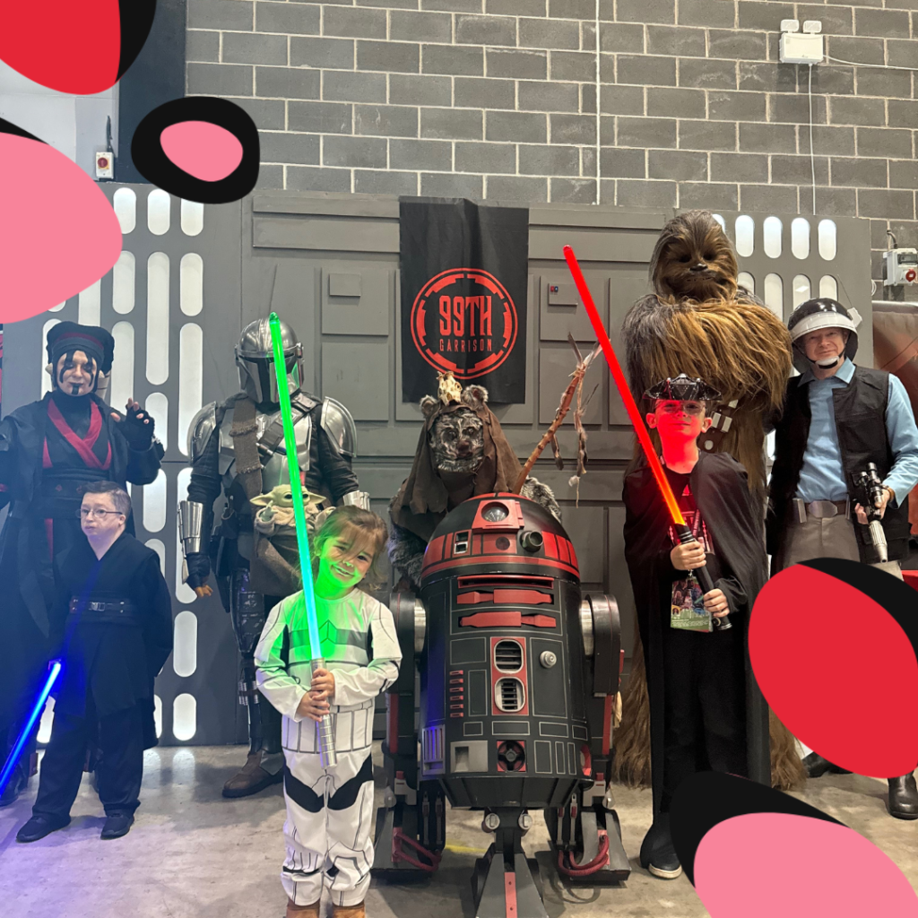 kids at liverpool comic con dressed up as star wars